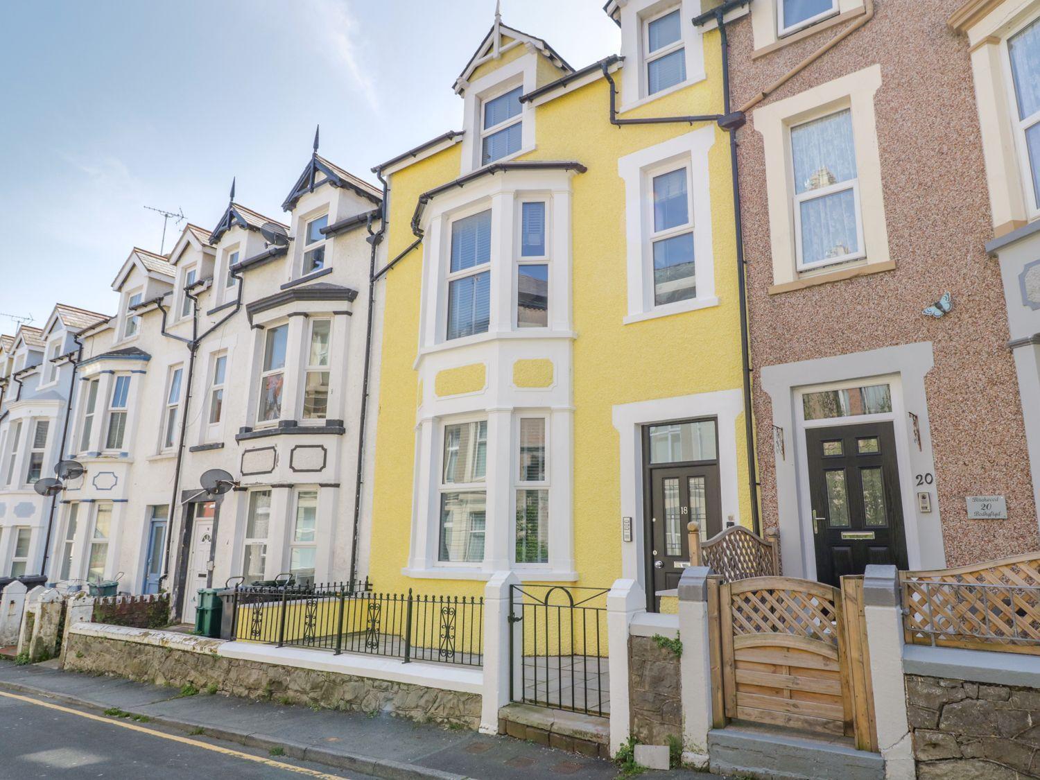 Downtown - Manhattan House Llandudno Exterior photo